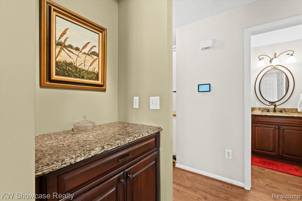 54771 GRENELEFE Circle E, South Lyon, MI 48178 — Photo 12