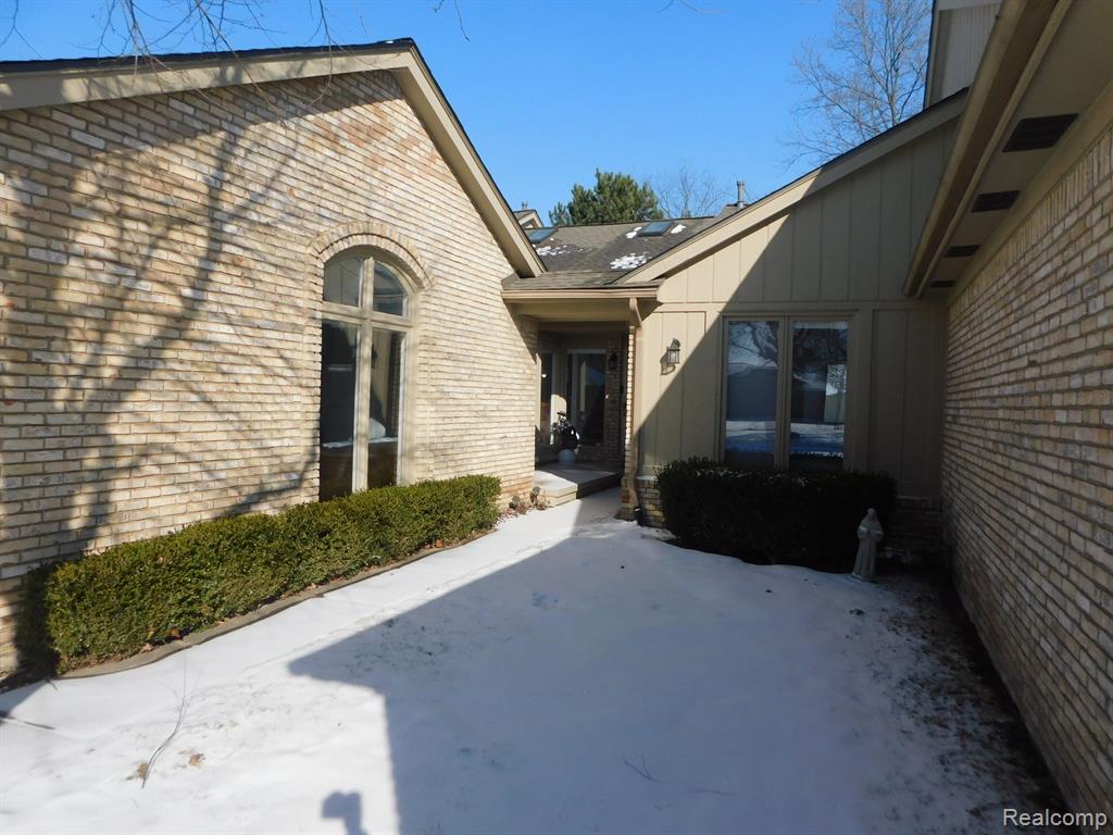 43175 W KIRKWOOD Drive, Clinton Twp, MI 48038 — Photo 6