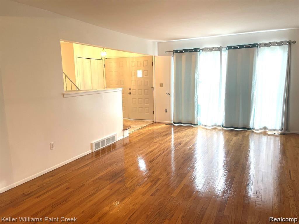 4837 BURKE, Sterling Heights, MI 48310 — Photo 2