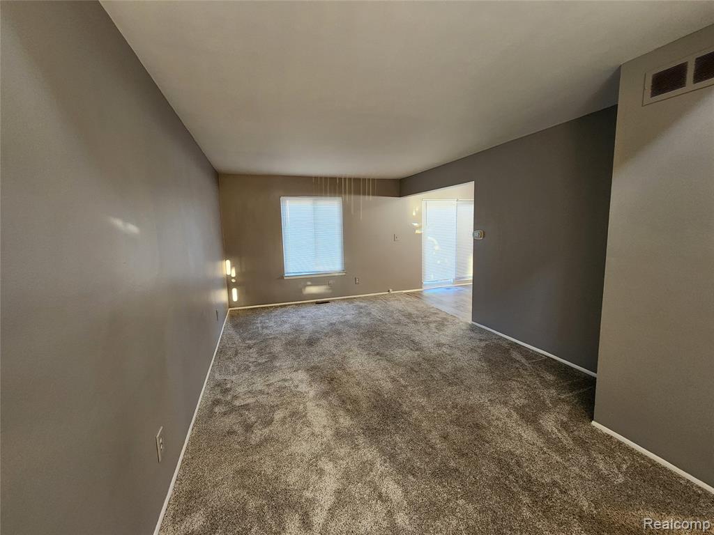 8665 Sterling, Center Line, MI 48015 — Photo 5