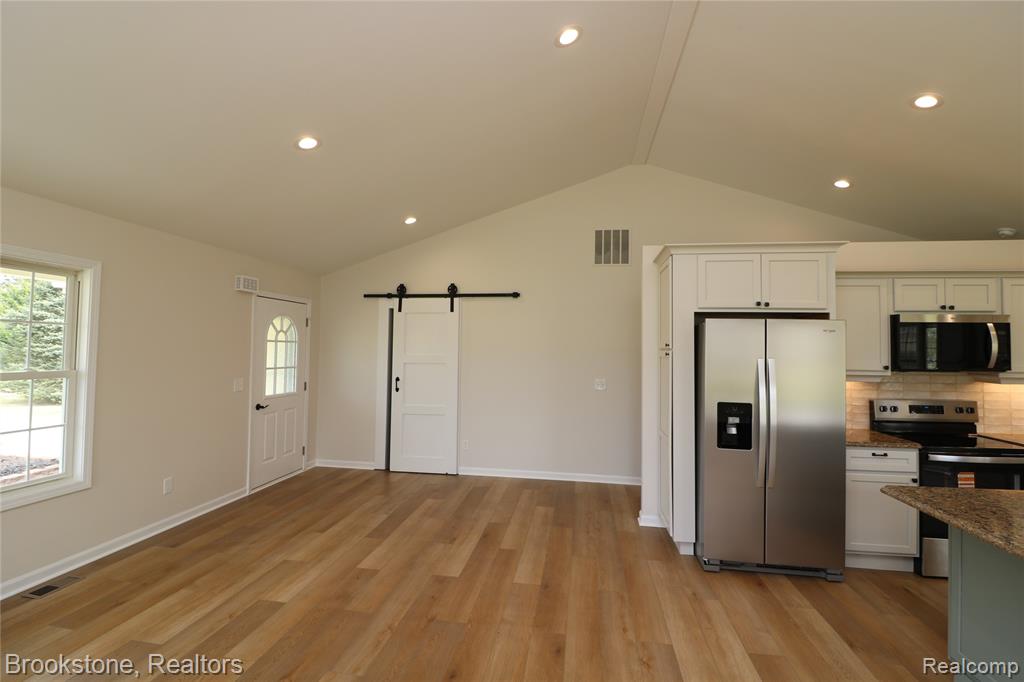 2141 Hunter Drive, Lapeer, MI 48446 — Photo 8