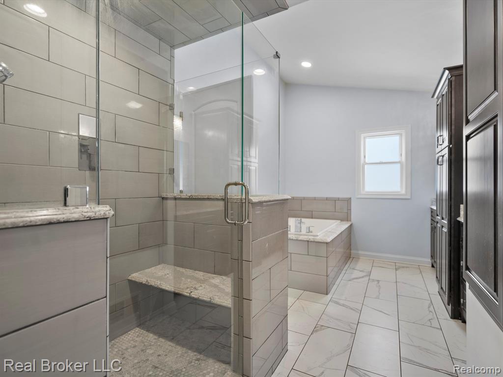680 CRESCENT Court, Ortonville, MI 48462 — Photo 16