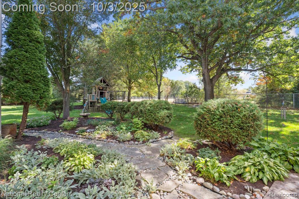 489 Gleneagles, Highland, MI — Photo 48