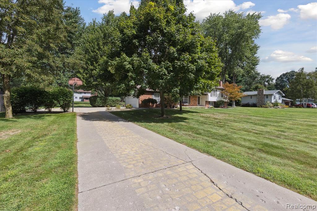 6233 Golfview Drive, Burton, MI 48509 — Photo 46