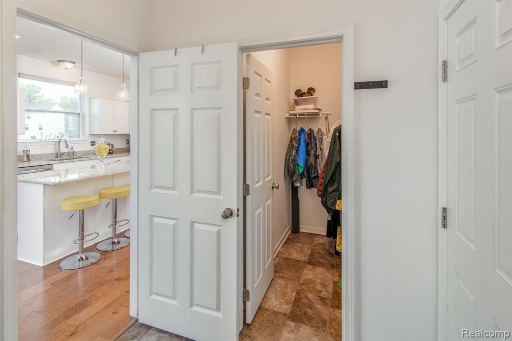 6661 MAPLELAWN Drive, Ypsilanti, MI 48197 — Photo 16