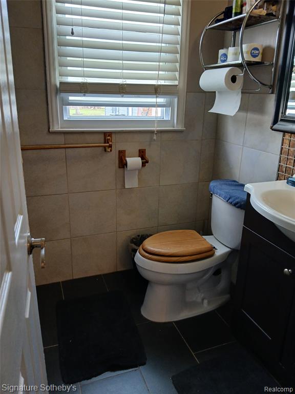 24670 Gardner Street, Oak Park, MI 48237 — Photo 13