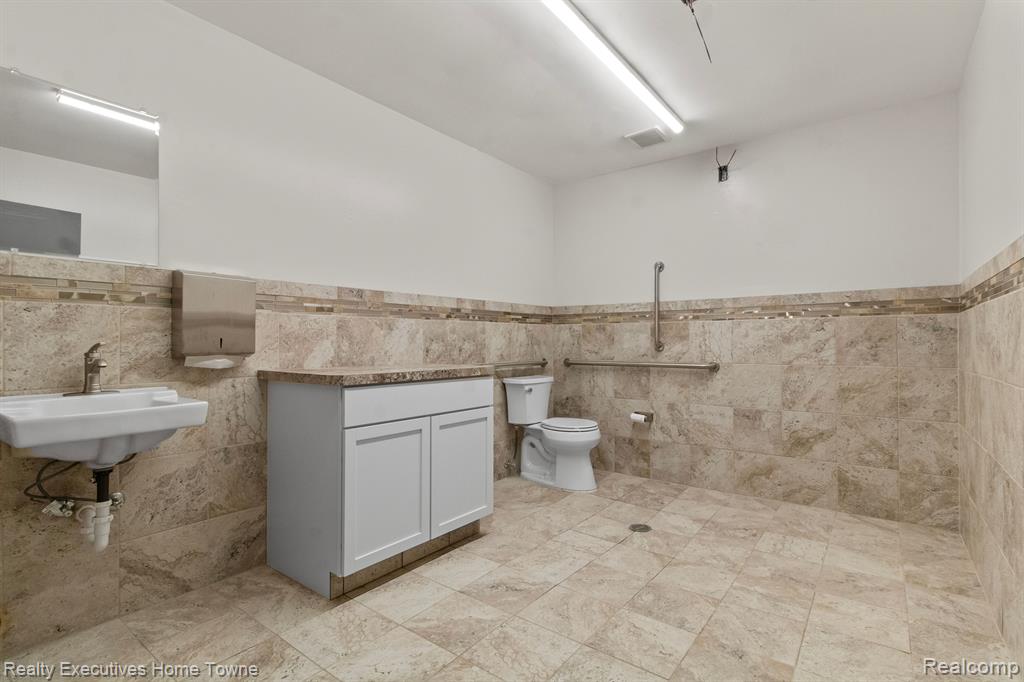 840 WHITNEY Drive, Lapeer, MI 48446 — Photo 33