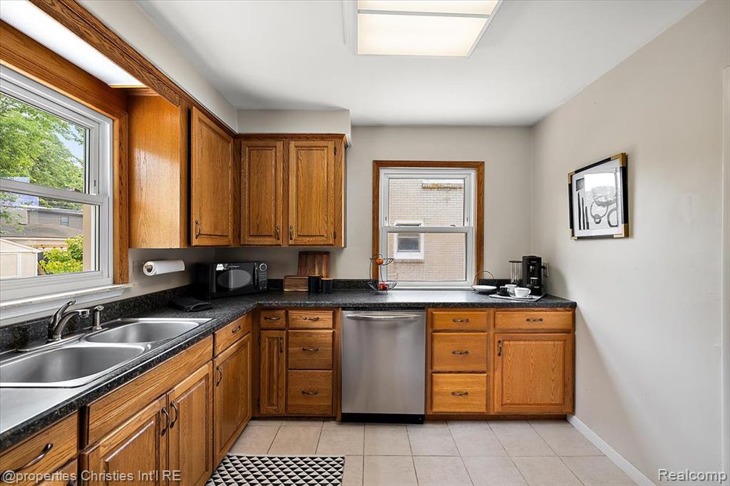 10819 W 11 Mile Road, Huntington Woods, MI — Photo 17