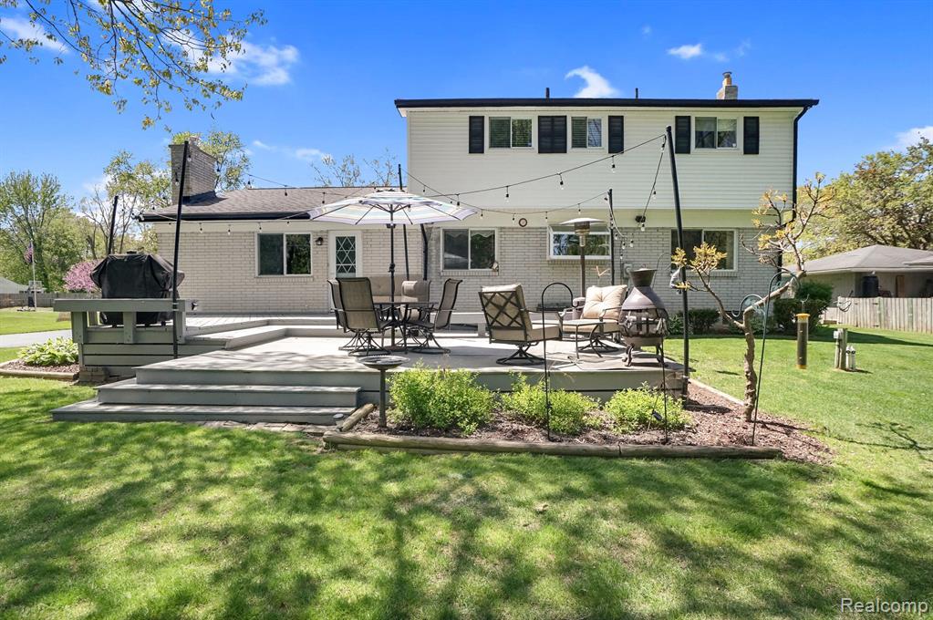 430 CHESTER Court, South Lyon, MI 48178 — Photo 4