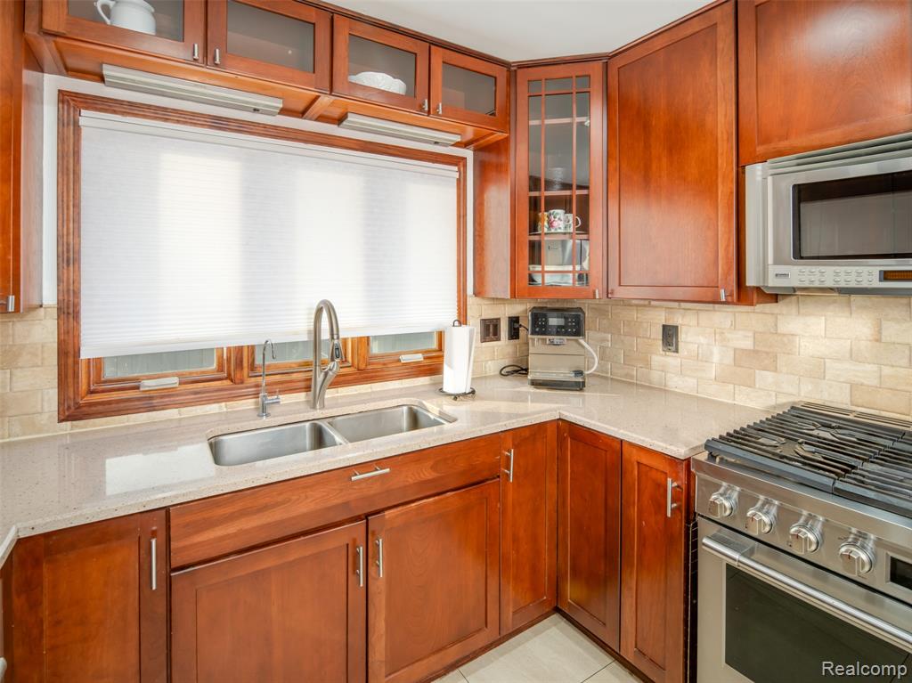 23750 E River Road, Grosse Ile, MI, 48138