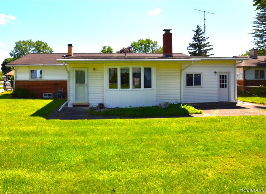 5326 Durwood Drive, Swartz Creek, MI 48473 — Photo 16