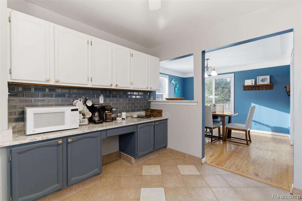 4051 Lake Front Street, Waterford, MI 48328 — Photo 14