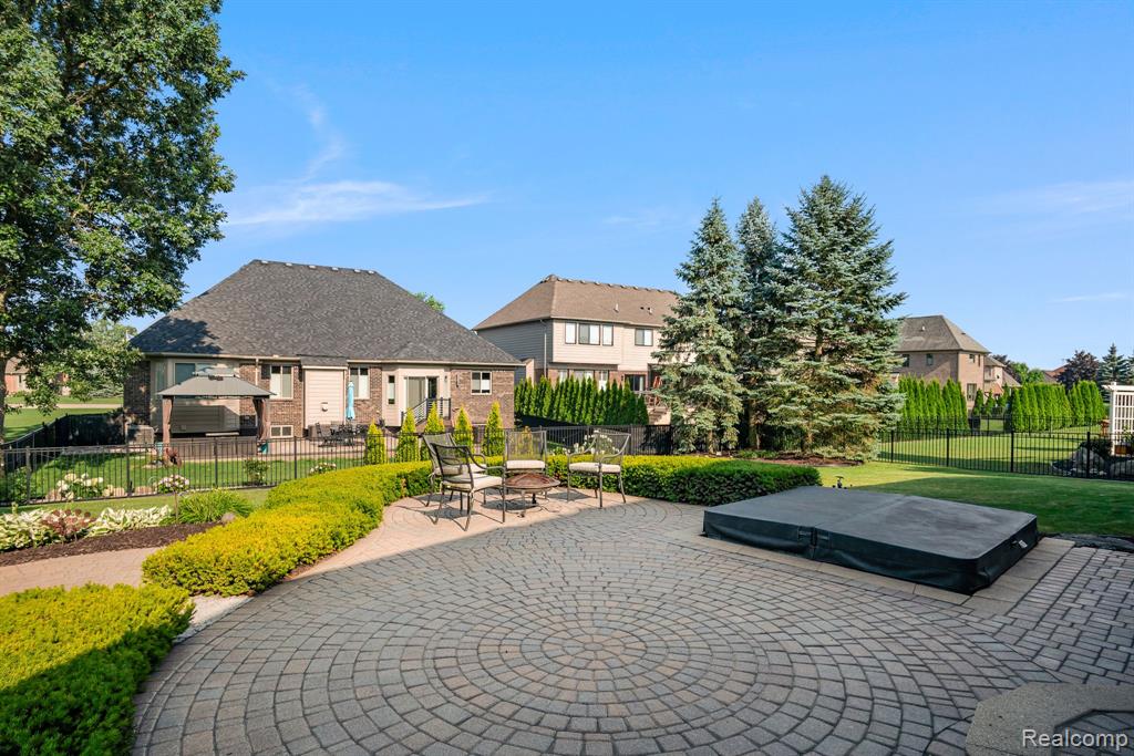 52260 Watkins Glen Drive, Macomb, MI 48042 — Photo 52