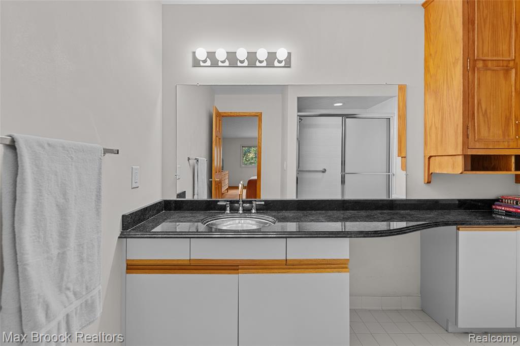 6452 Aspen Ridge Boulevard, West Bloomfield, MI — Photo 17