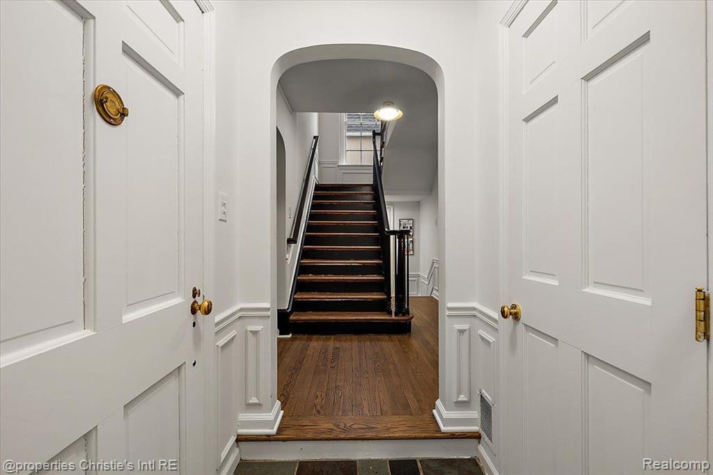 75 Grosse Pointe Blvd, Grosse Pointe Farms, MI 48236 — Photo 2