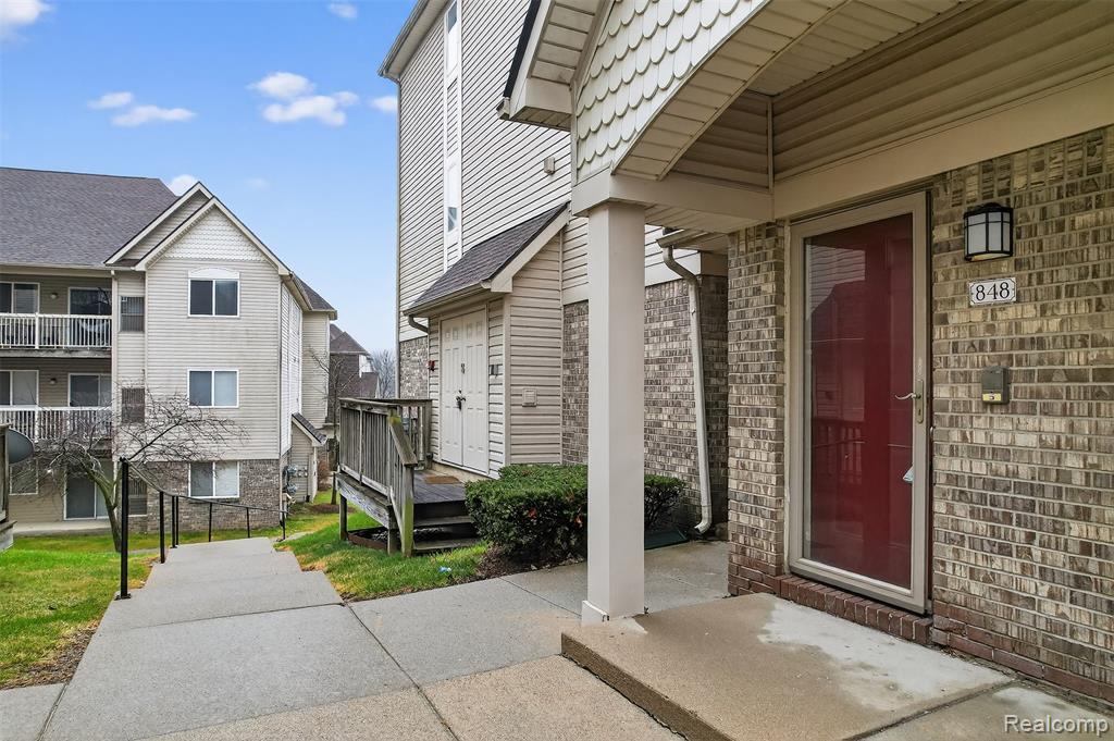 848 Brandon Avenue, Pontiac, MI 48340 — Photo 2