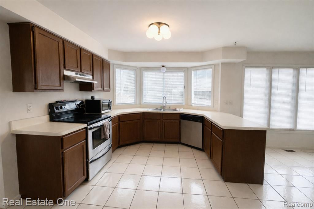 854 River Bend Drive, Rochester Hills, MI 48307 — Photo 8