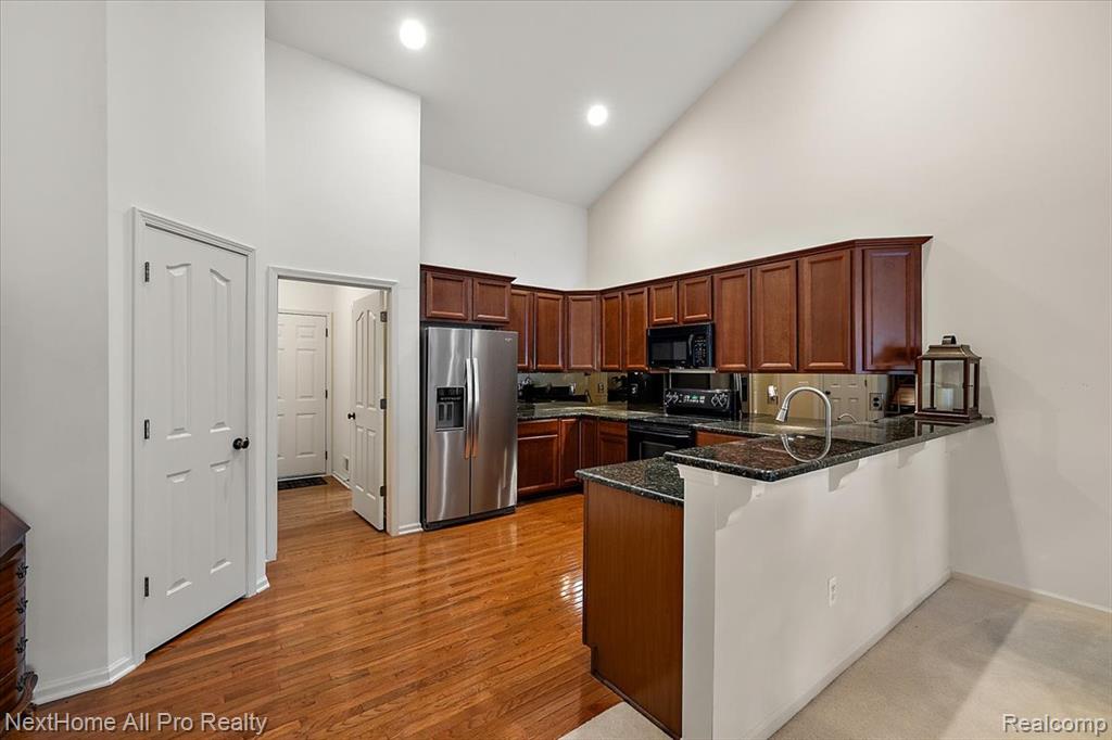 838 Knolls Landing Drive, 6, Milford, MI 48381 — Photo 12