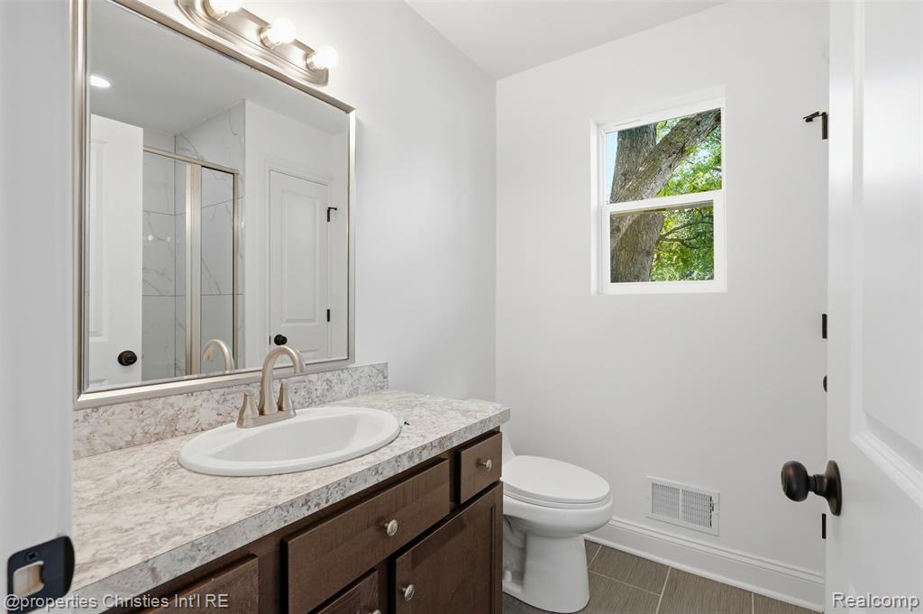 27824 Groveland Street, Madison Heights, MI 48071 — Photo 15