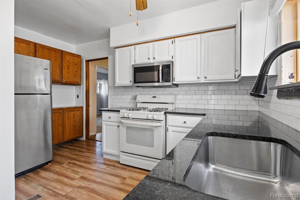 7027 HUDSON Avenue, Warren, MI 48091 — Photo 10