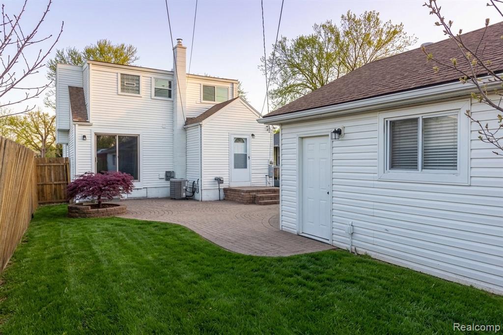 17322 Martin Road, Roseville, MI 48066 — Photo 22