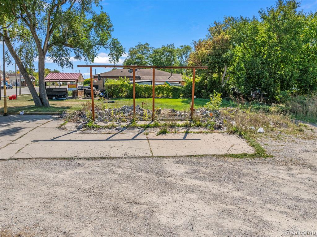 680 E Pierson Road, Flint, MI 48505 — Photo 11