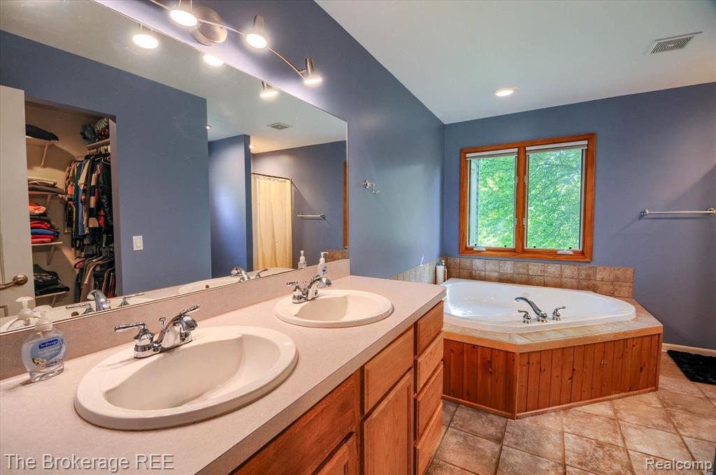 8535 Ridge Road, Goodrich Vlg, MI — Photo 19