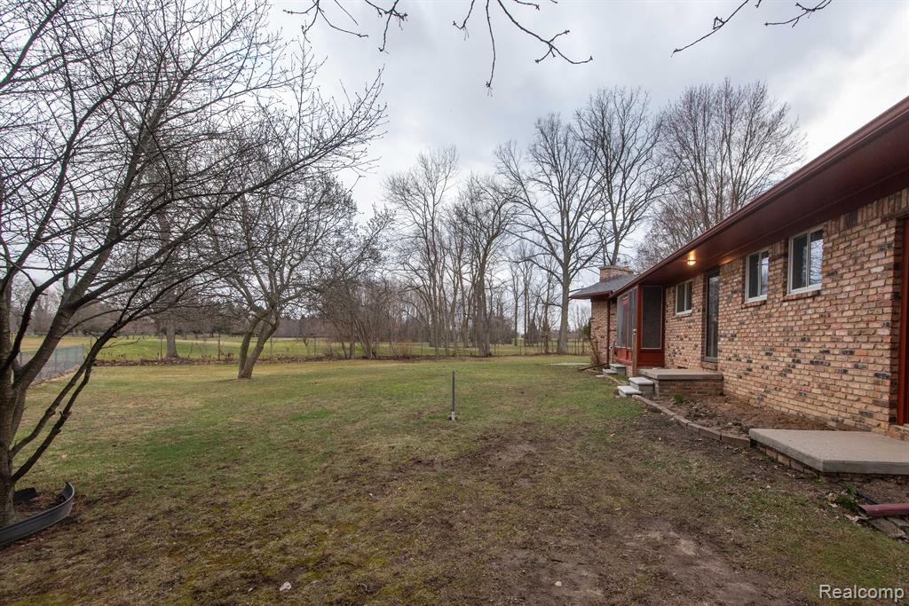 6226 GOLFVIEW Drive, Burton, MI 48509 — Photo 44