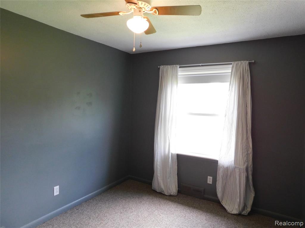 16740 College, Fraser, MI 48026 — Photo 20