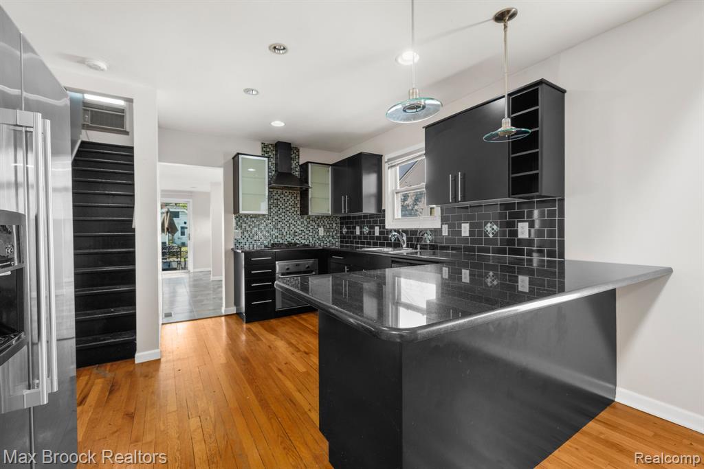 520 E Hazelhurst Street, Ferndale, MI 48220 — Photo 5