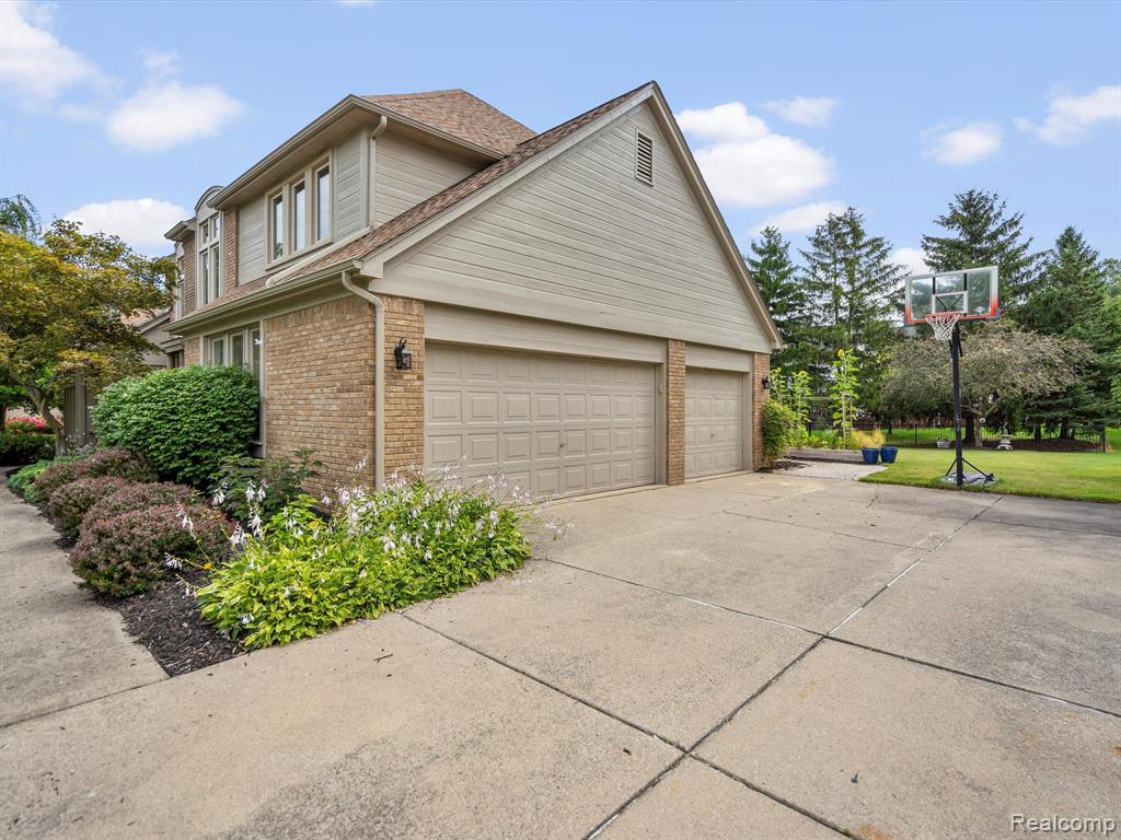 6792 PINE WAY Drive, Troy, MI 48098 — Photo 5