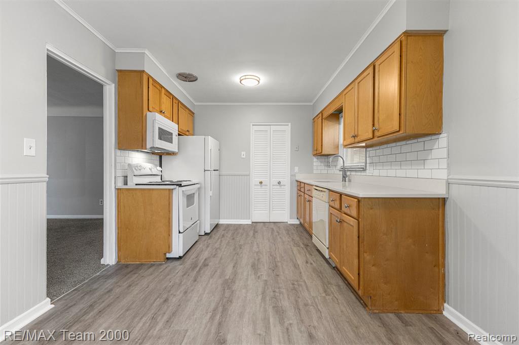 7322 Fenton Street, Dearborn Heights, MI 48127 — Photo 10