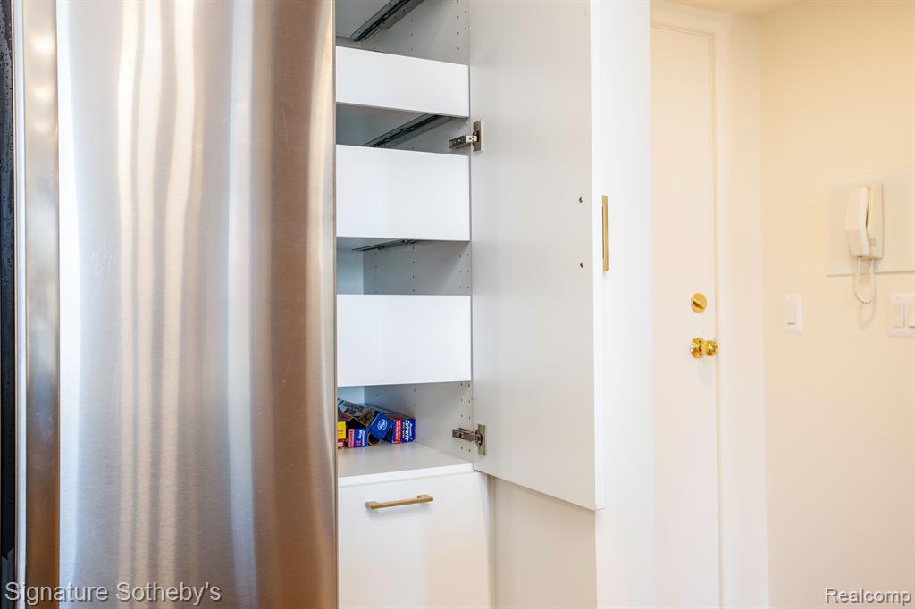 600 W Brown Street, 301, Birmingham, MI 48009 — Photo 23