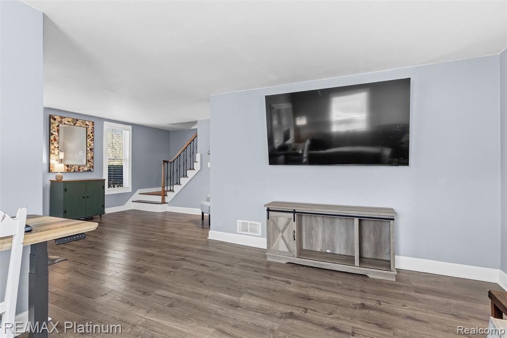 315 S West Street, Fenton, MI 48430 — Photo 11