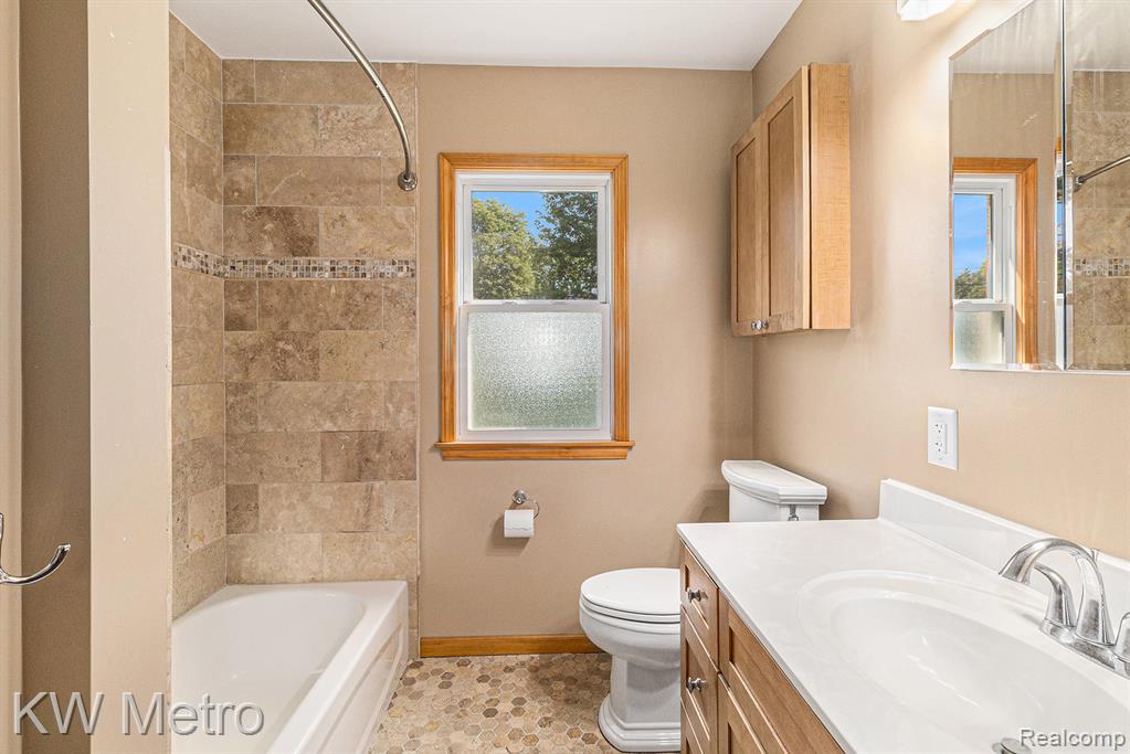 449 Shoreview Drive, Waterford, MI 48328 — Photo 23