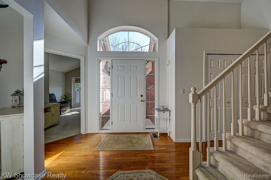 1074 ANDOVER Circle, Commerce Twp, MI 48390 — Photo 4