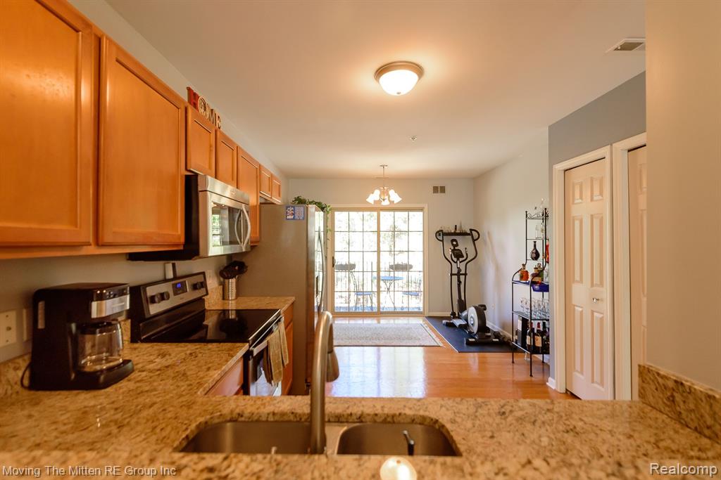 39442 SPRINGWATER Drive, Northville, MI 48168 — Photo 10
