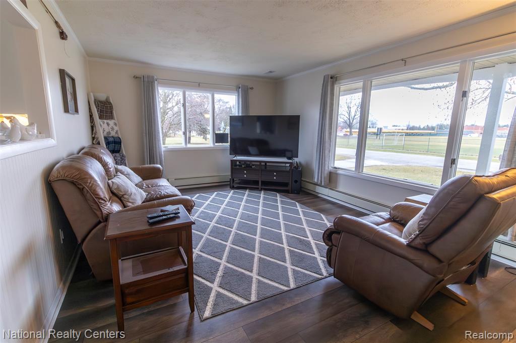 529 N Watkins, Perry, MI 48872 — Photo 7