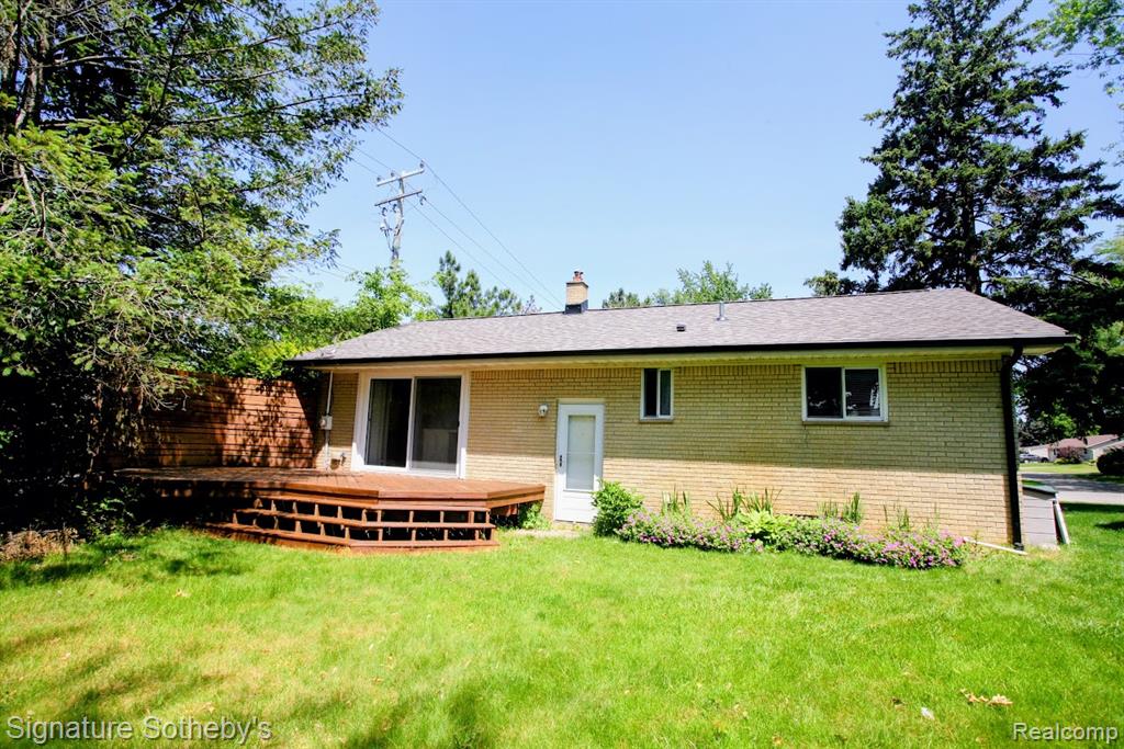 5800 Paramus, Clawson, MI — Photo 2