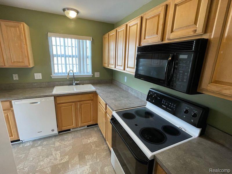 45538 WARWICK Drive, Macomb, MI 48044 — Photo 6