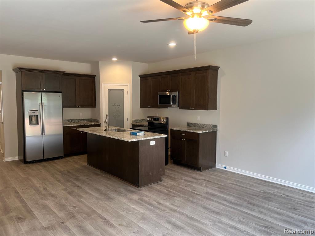 4114 SECLUDED PINES DR, Sterling Heights, MI 48314 — Photo 8