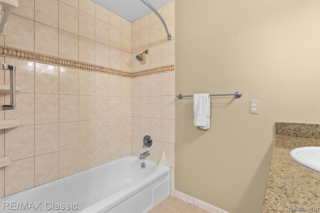 23127 Farmington Road, Farmington, MI 48336 — Photo 31
