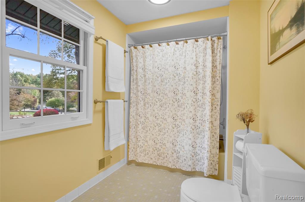 5180 Glenway Drive, Brighton, MI 48116 — Photo 25
