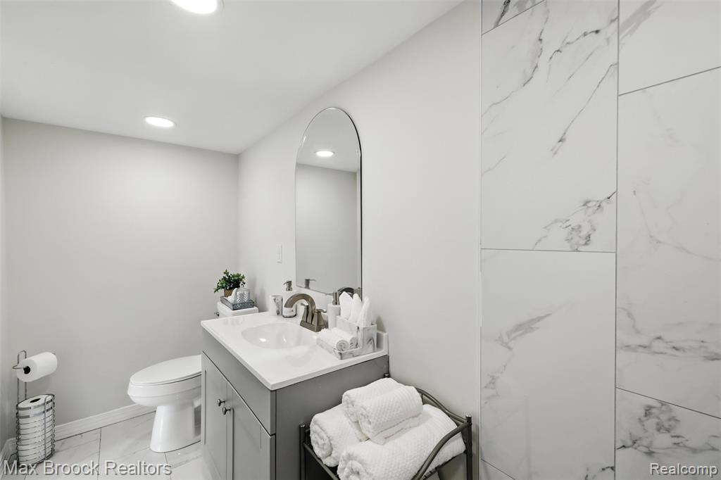 5561 Delmas Road, Clarkston, MI 48348 — Photo 32