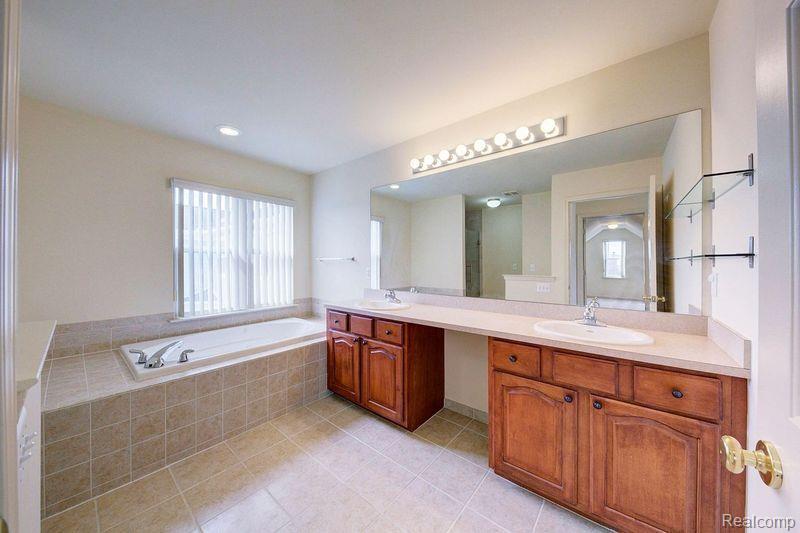 42551 Whitman Way, Novi, MI 48377 — Photo 21
