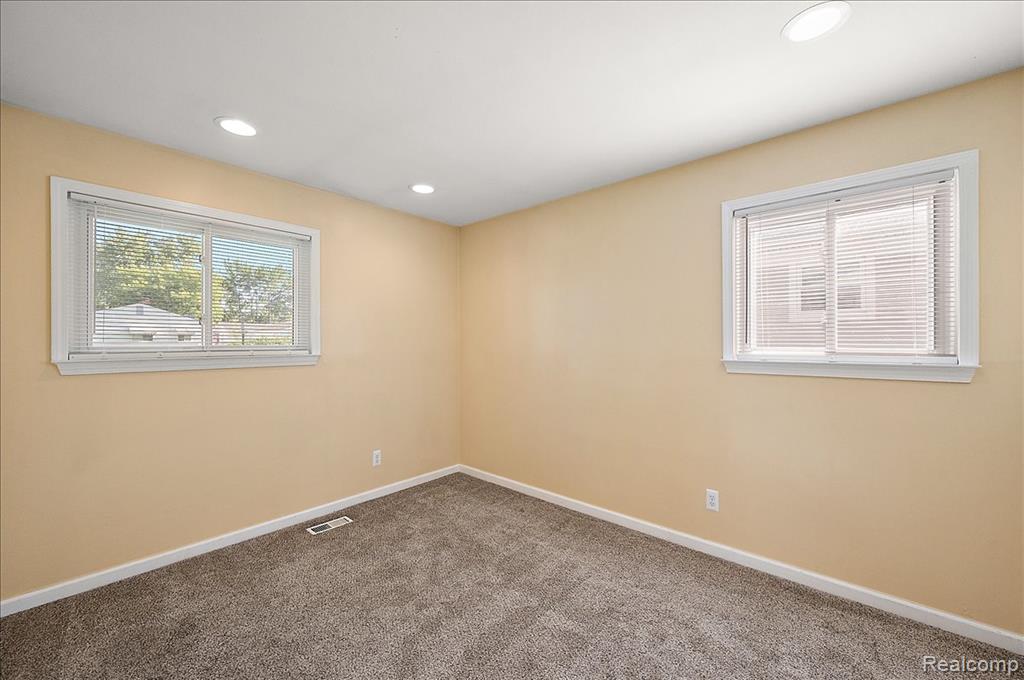 26061 Cameo Court, Madison Heights, MI 48071 — Photo 36