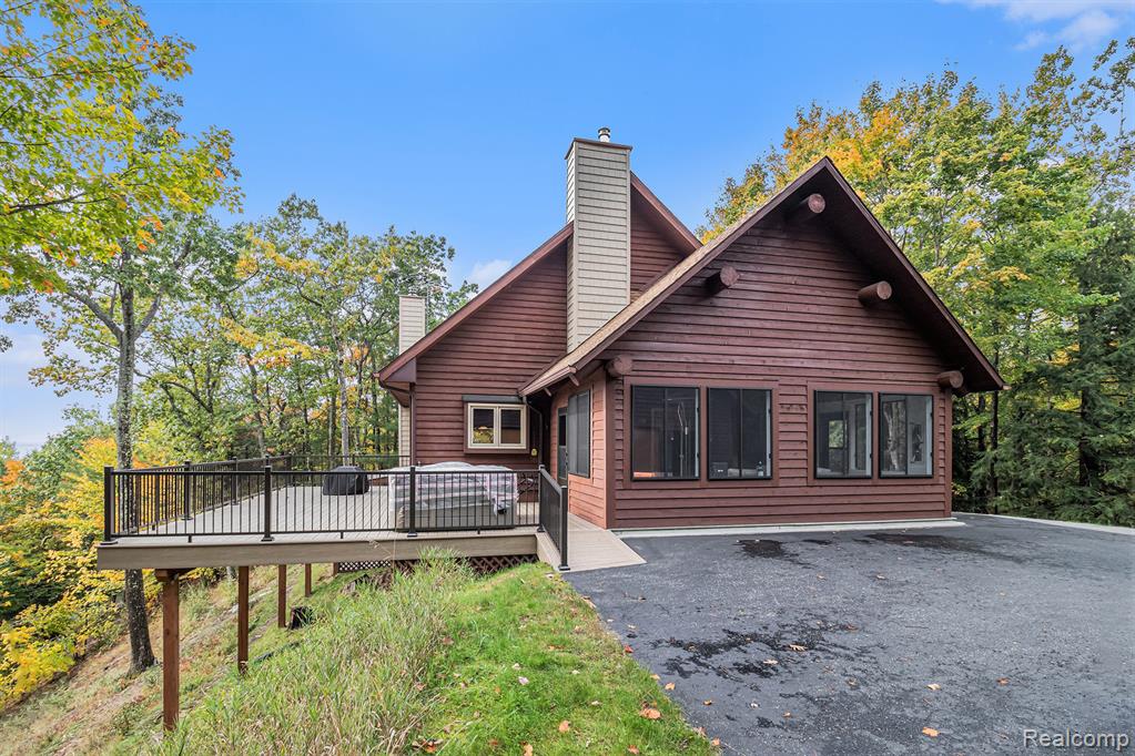 5959 La Canada, Harbor Springs, MI 49740 — front exterior