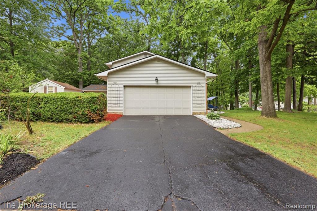 5639 Cross Village Road, Grand Blanc, MI 48439 — Photo 5