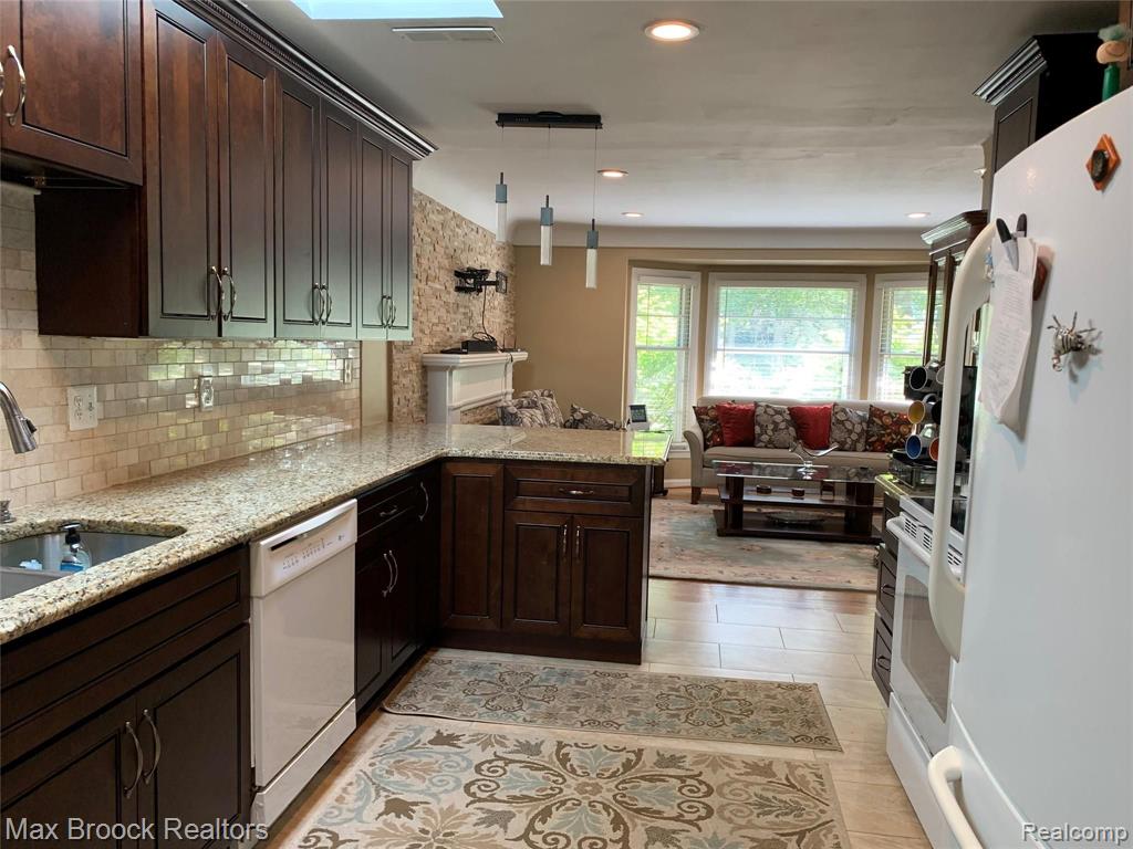 4412 BERKSHIRE Road, Royal Oak, MI 48073 — Photo 8