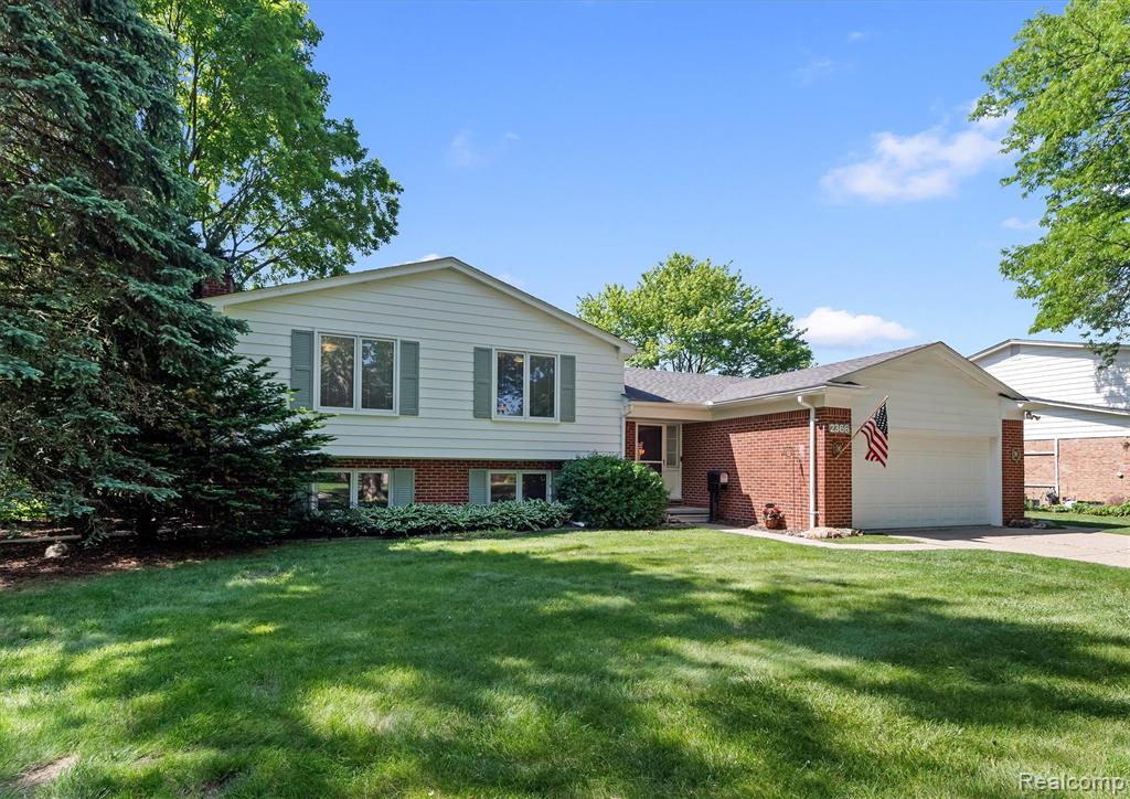 2366 Cumberland Drive, Troy, MI 48085 — Photo 2